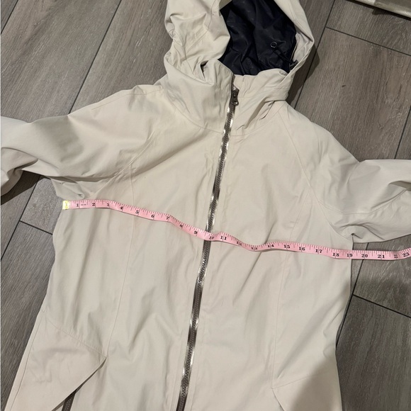 Lululemon Definitely Raining Jacket - Picture 5 of 6
